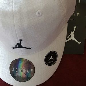 New youth white jordan/Nike hat/cap.